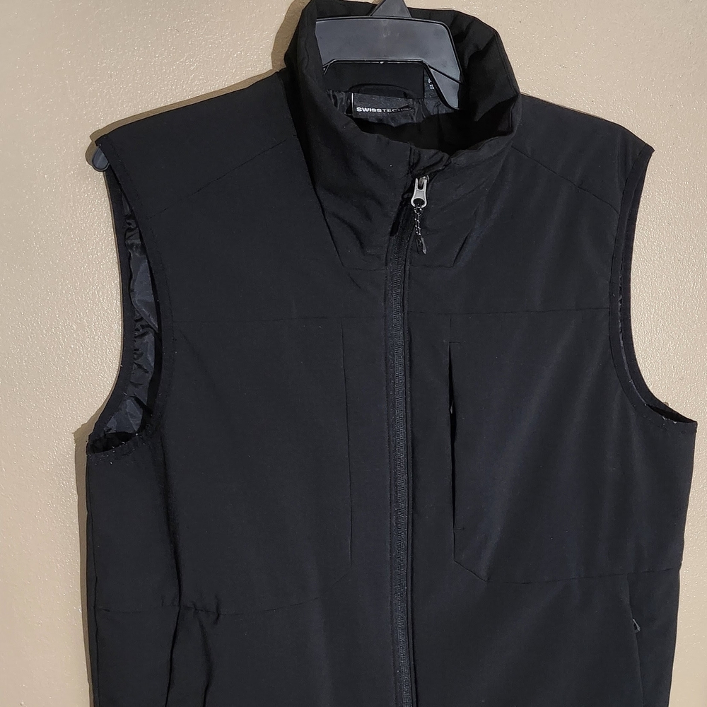 Swiss Tech Men's Black Vest